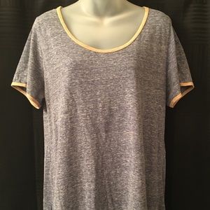 LuLaRoe classic tee!